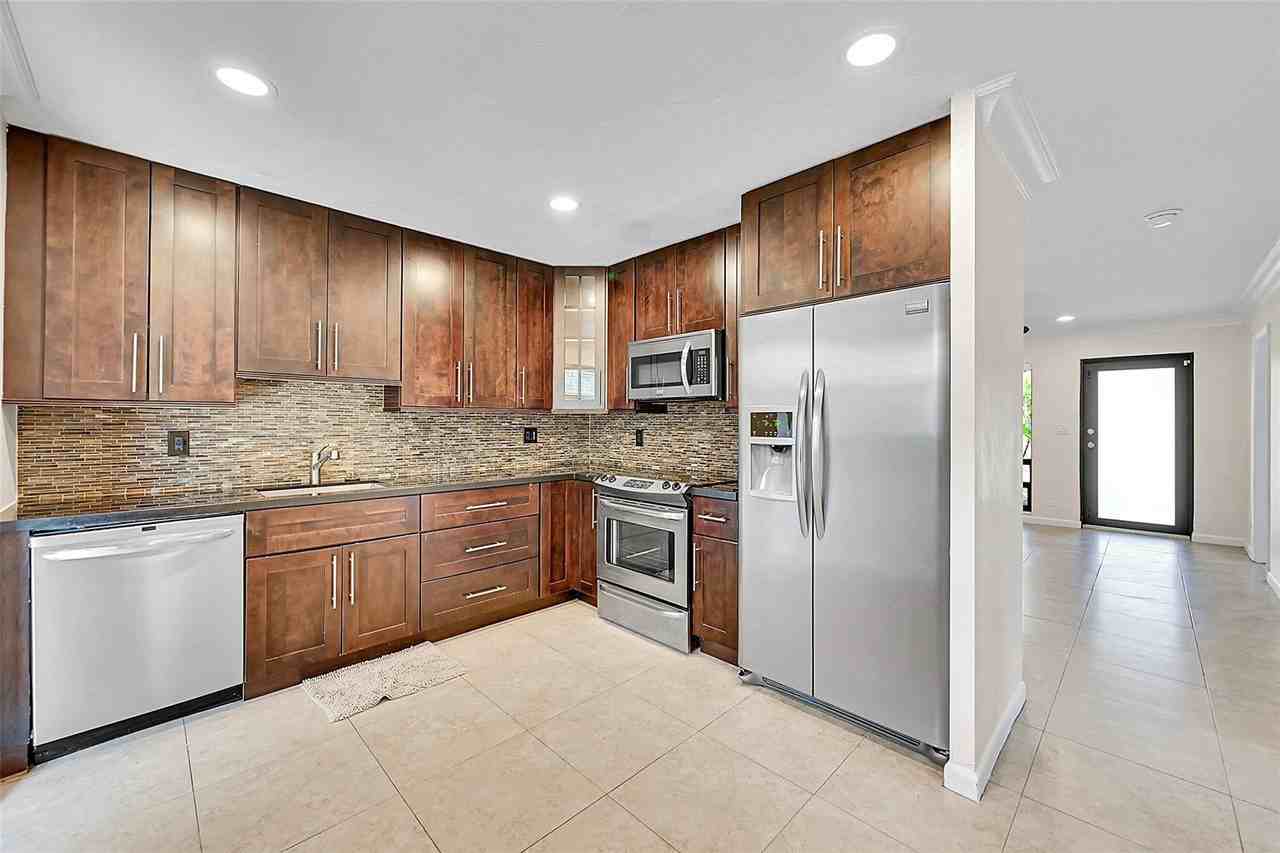 2200 Ne 54th St - Photo 2 of 28