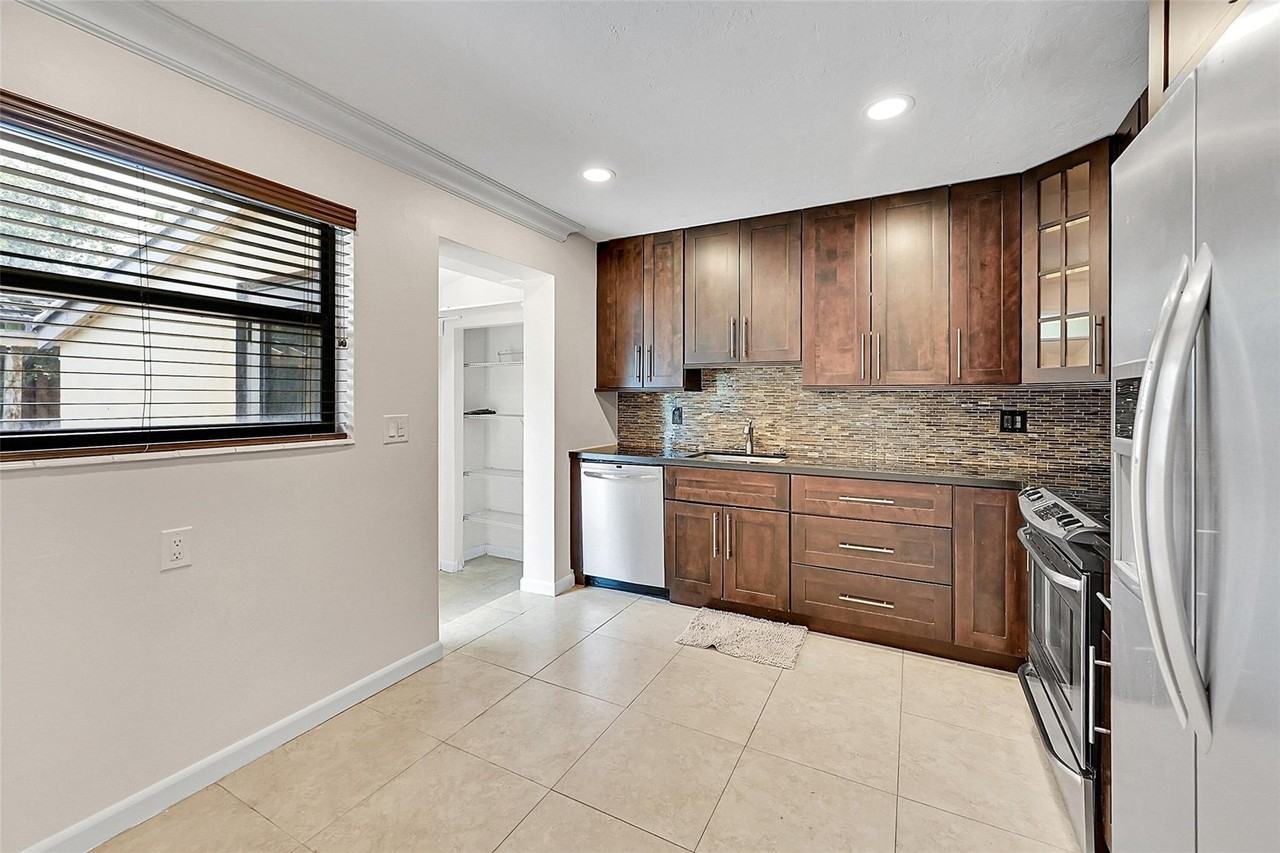 2200 Ne 54th St - Photo 3 of 28