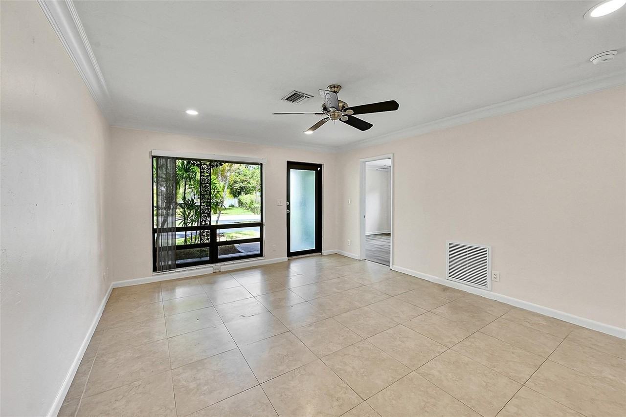 2200 Ne 54th St - Photo 4 of 28