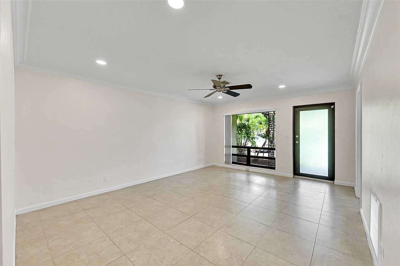 2200 Ne 54th St - Photo 5 of 28