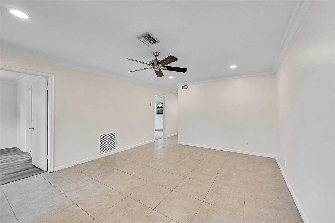 2200 Ne 54th St - Photo 6 of 28