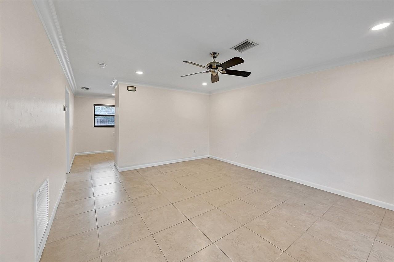 2200 Ne 54th St - Photo 7 of 28