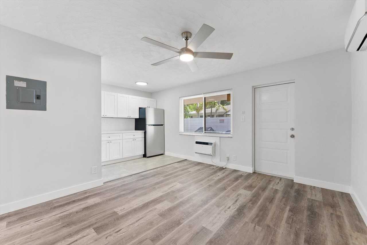 1632 Ne 4th Pl #2