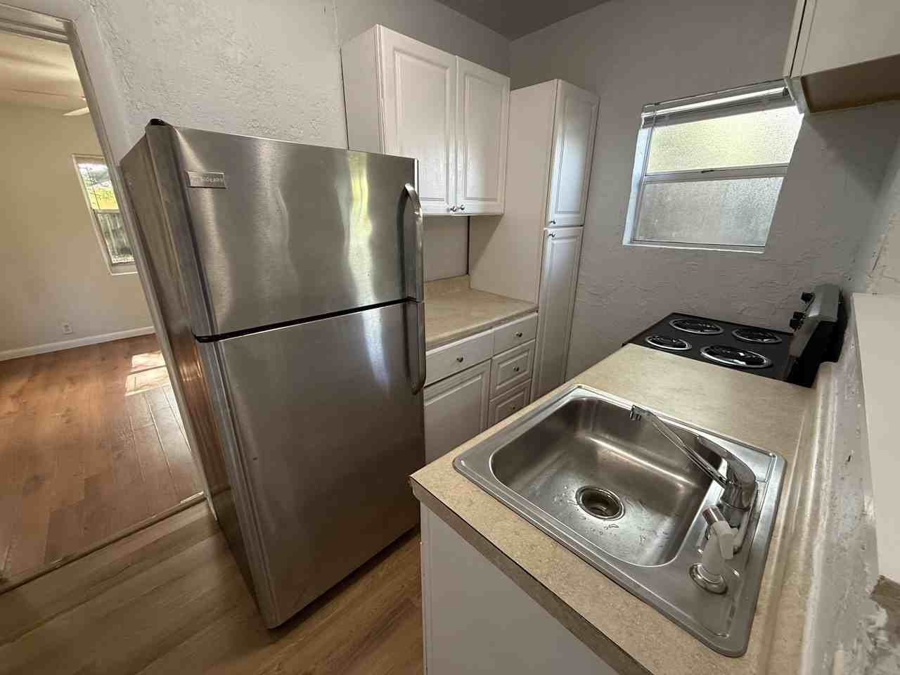 532 Nw 13th Ave #1 - Photo 4 of 15