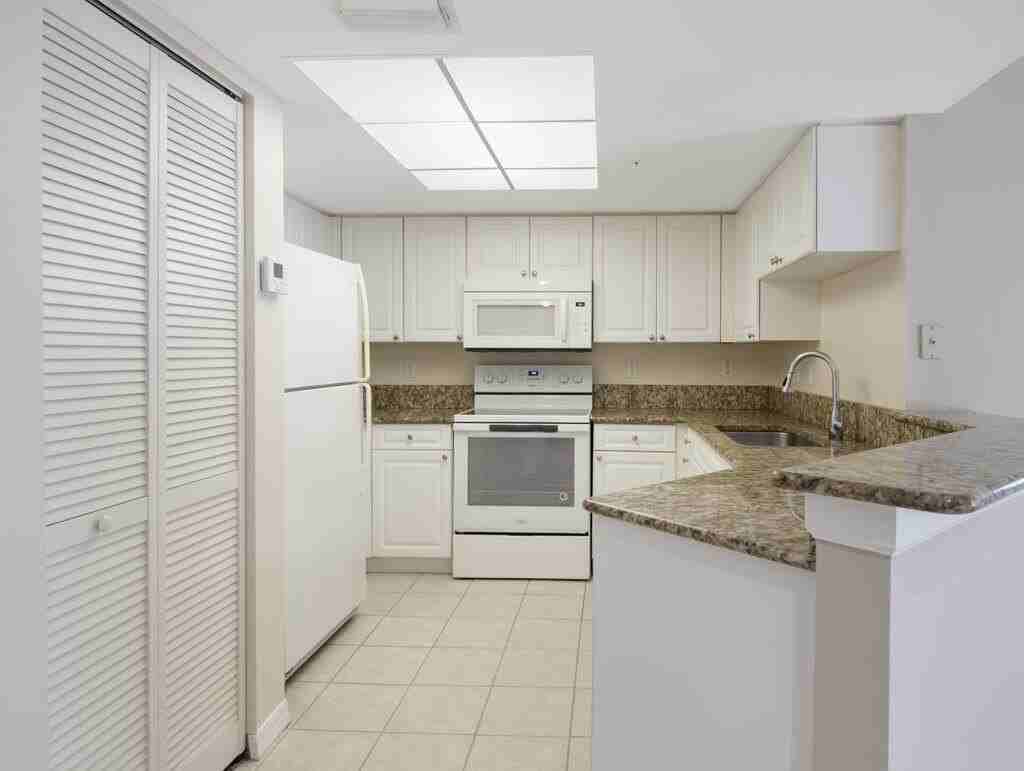 500 Crestwood Ct N #506 - Photo 4 of 19