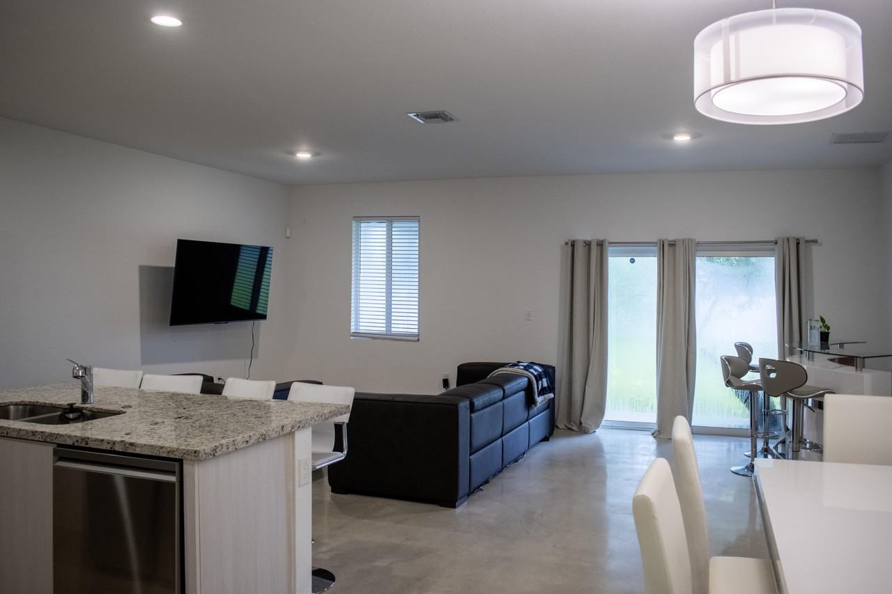 108 Nw 31st Ave - Photo 3 of 14