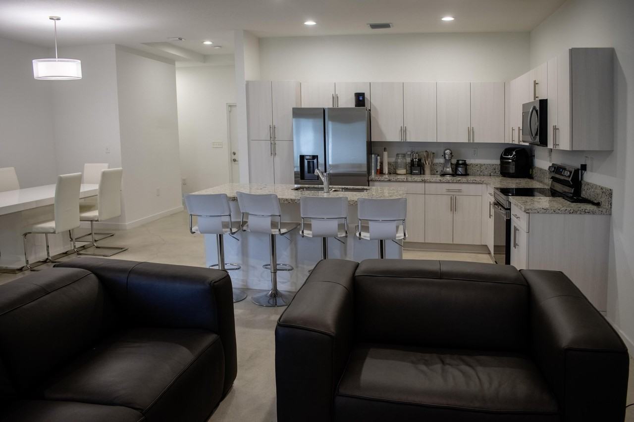 108 Nw 31st Ave - Photo 4 of 14