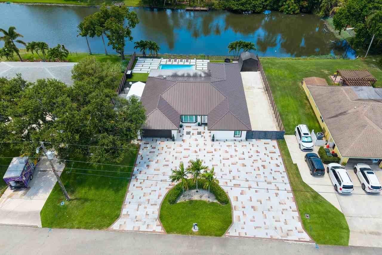 1821 Carissa Rd - Photo 5 of 50