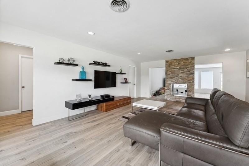 13 Little Harbor Way - Photo 4 of 32