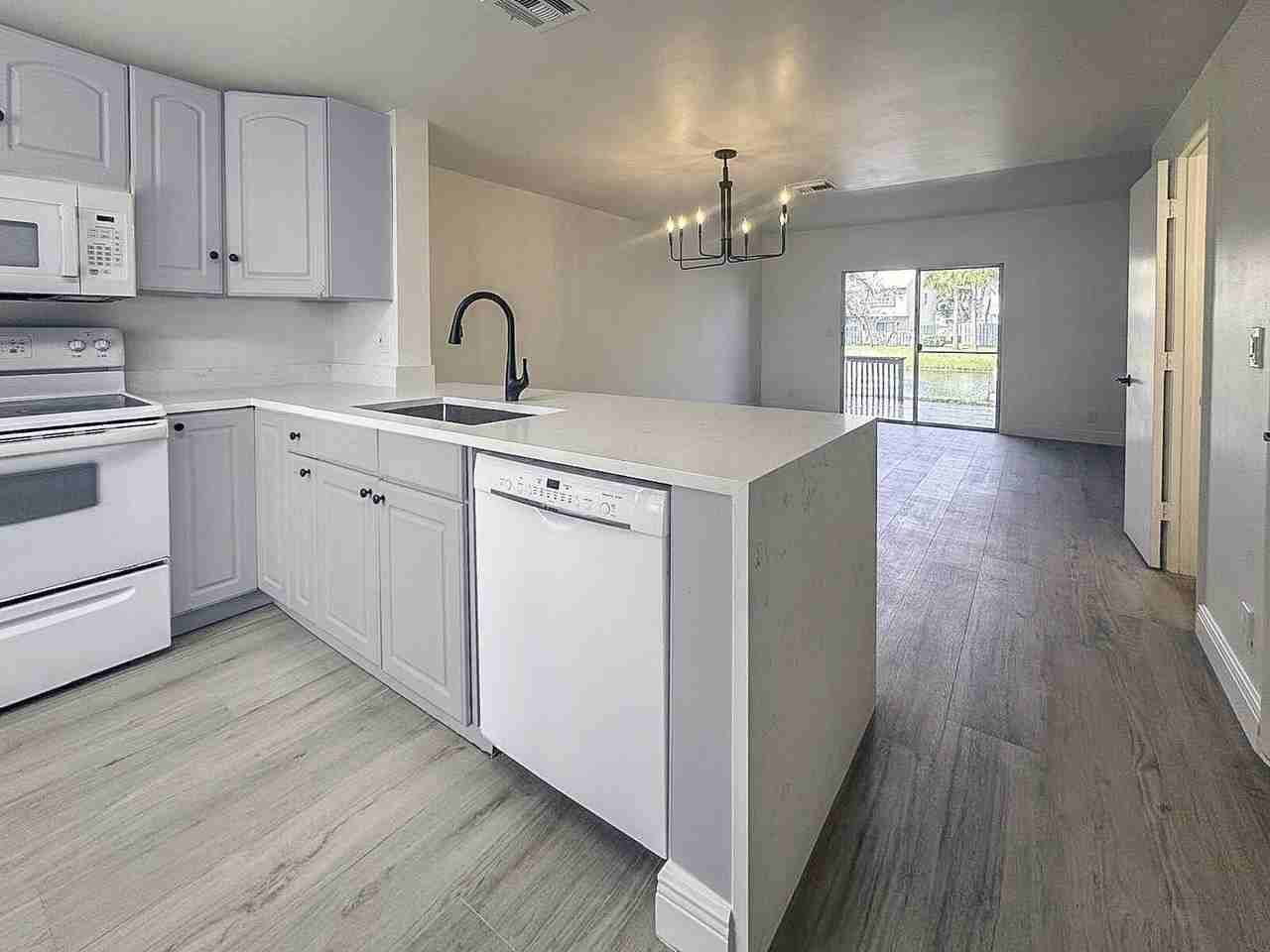 153 Sw 3rd St - Photo 3 of 32