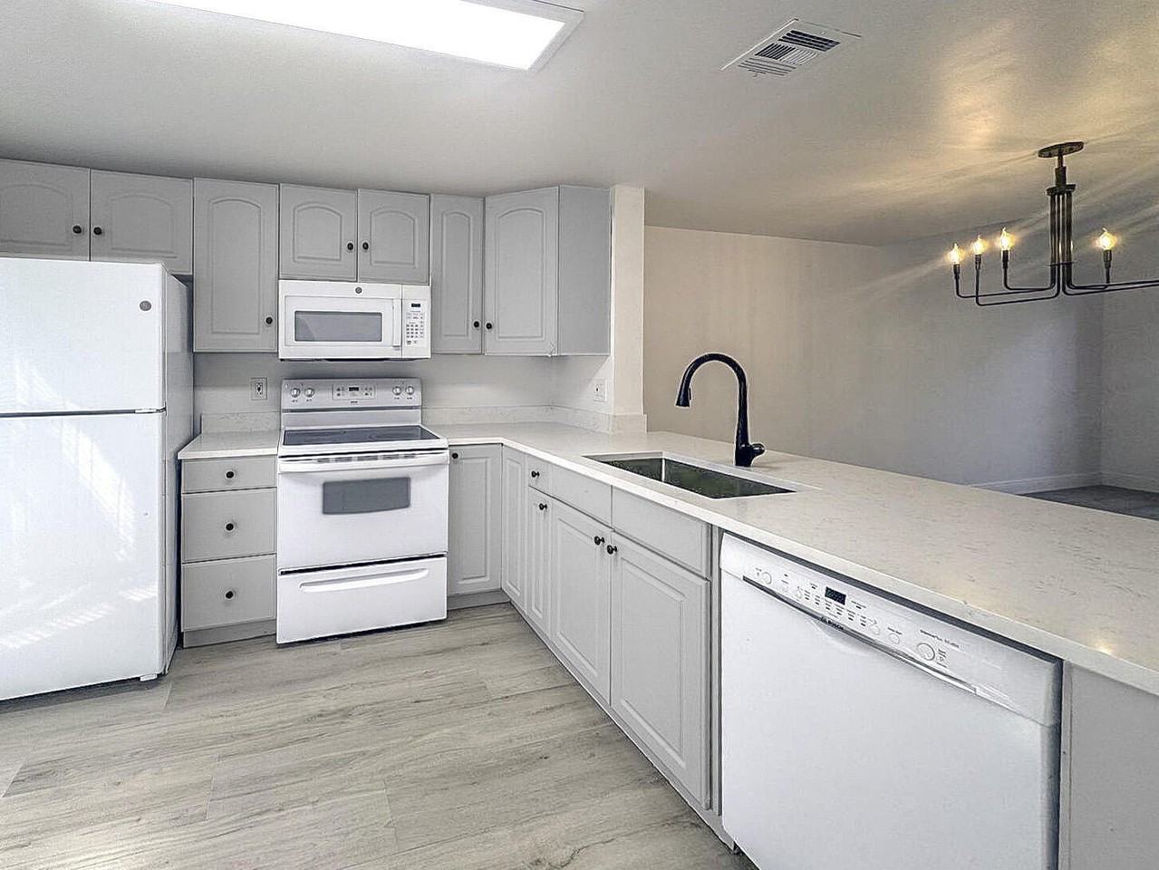 153 Sw 3rd St - Photo 4 of 32