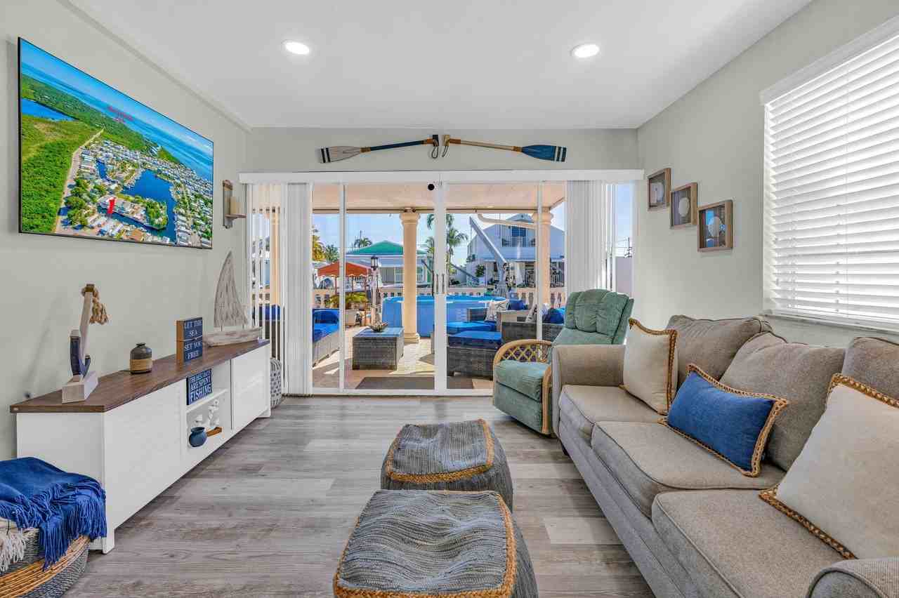 136 Sable Palm Ln - Photo 7 of 32