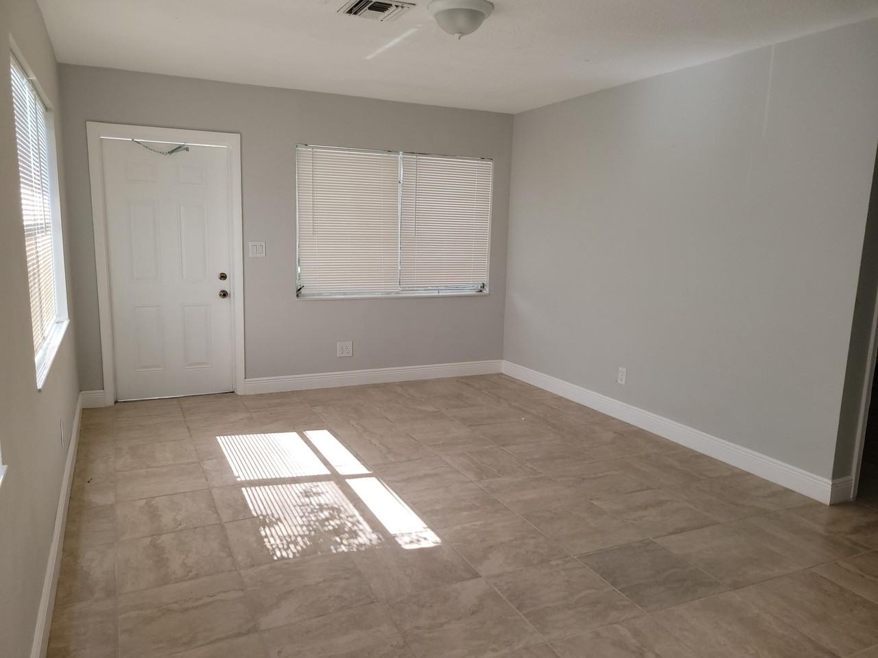 651 Ne 46th Ct - Photo 3 of 7