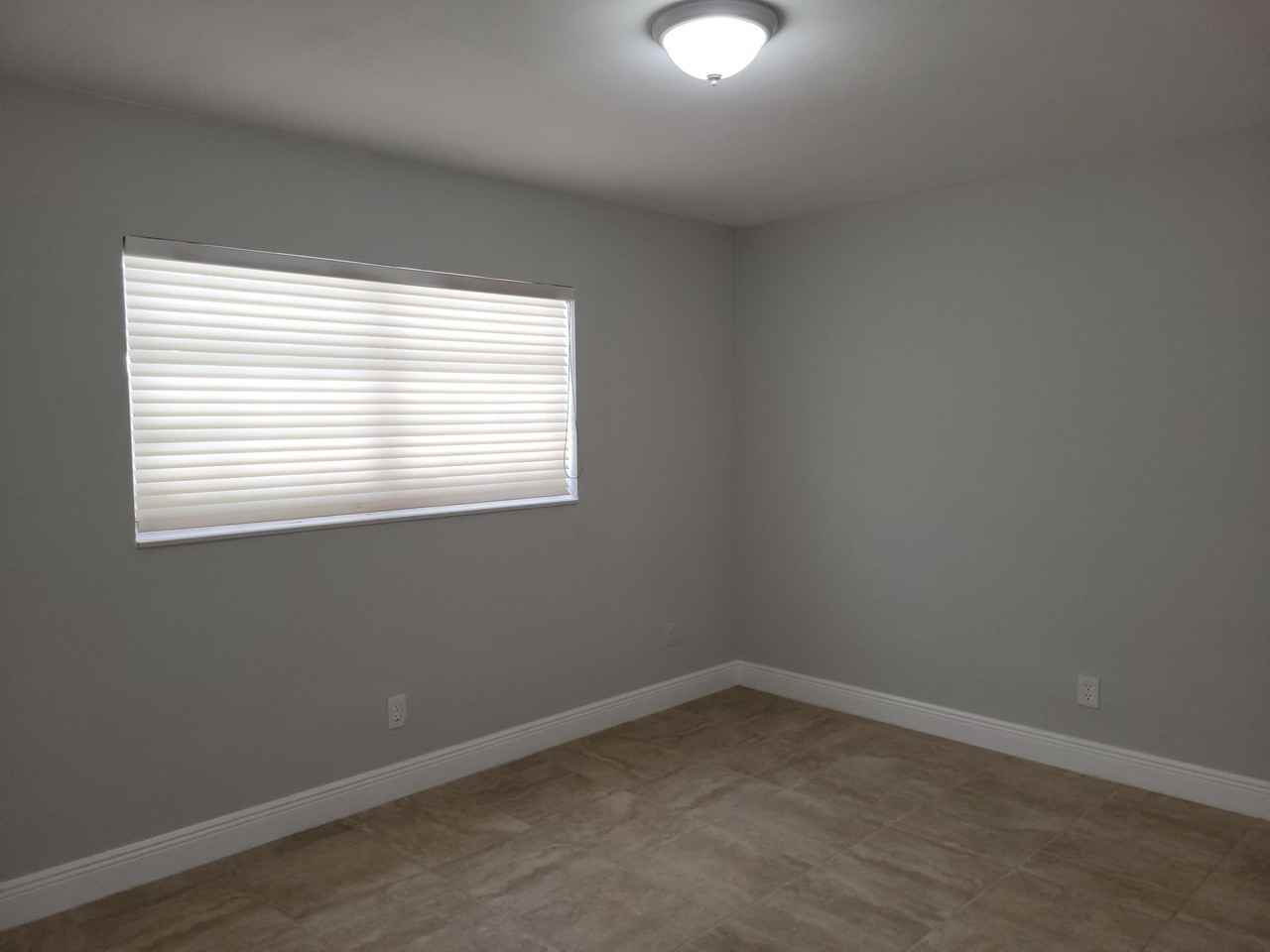 651 Ne 46th Ct - Photo 5 of 7
