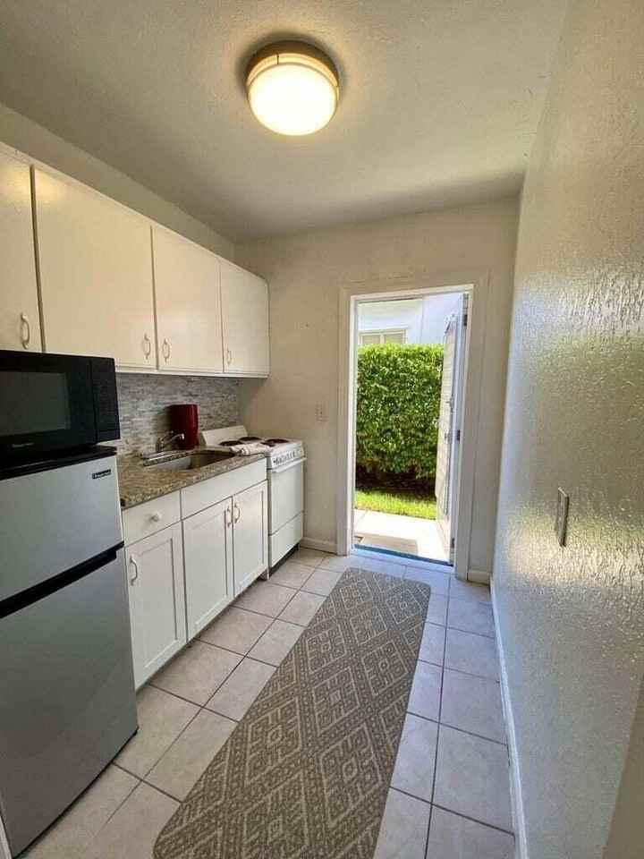 101 S Golfview Rd #8 - Photo 2 of 6