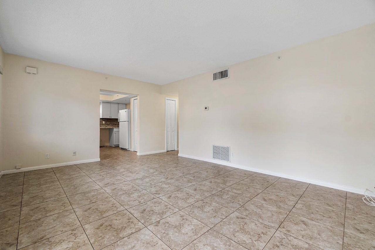 701 Ne 7th Ave #4 - Photo 2 of 20