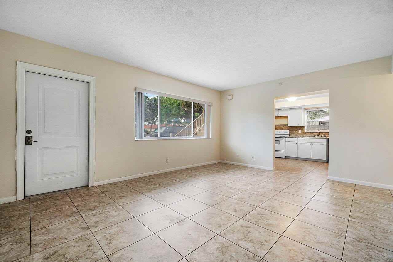 701 Ne 7th Ave #4 - Photo 5 of 20