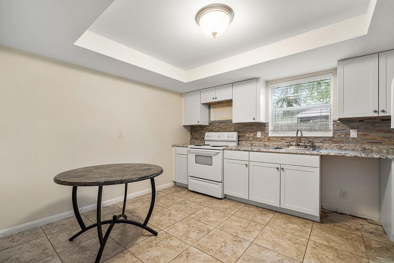 701 Ne 7th Ave #4 - Photo 6 of 20