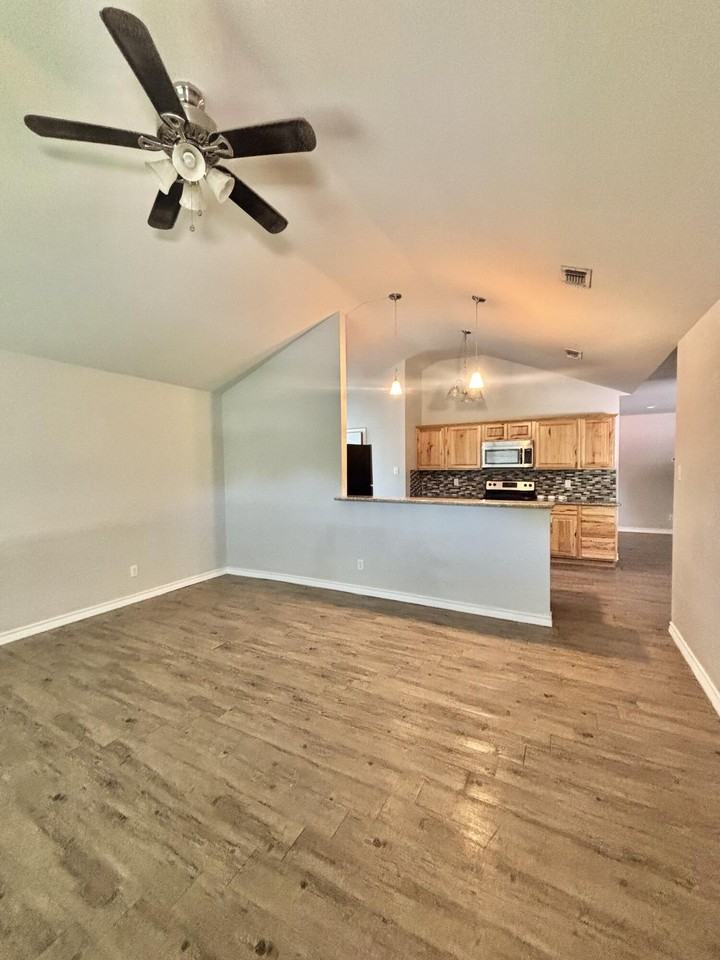 2205 Johnson Ave - Photo 2 of 11
