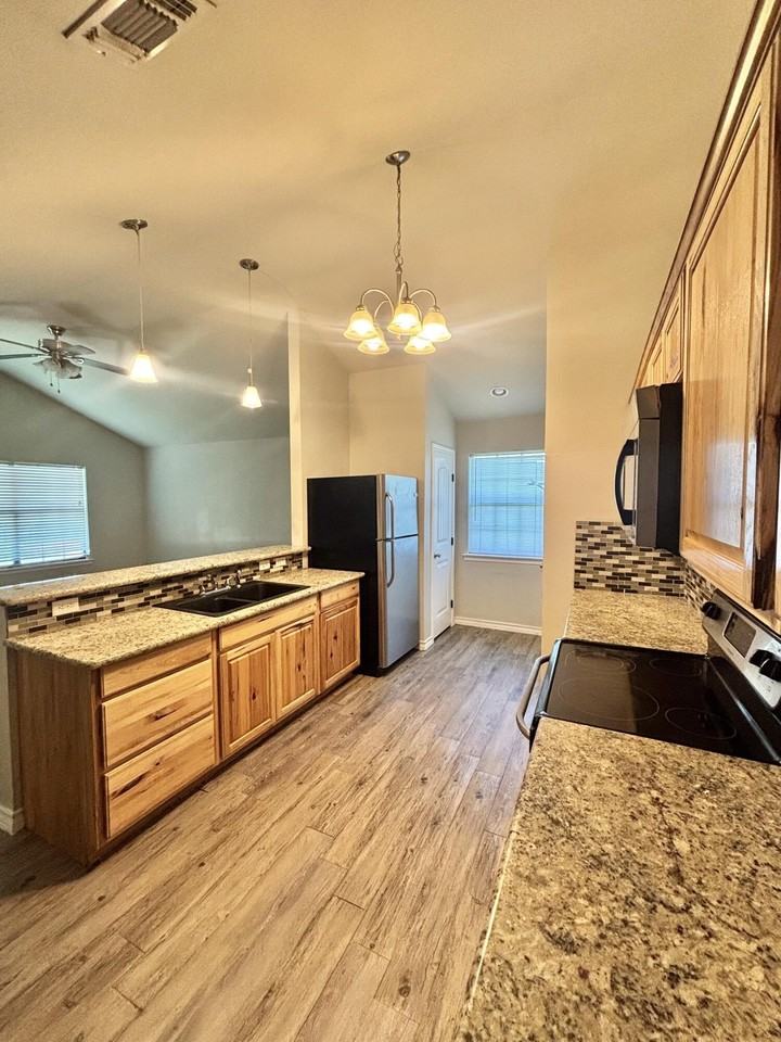 2205 Johnson Ave - Photo 4 of 11