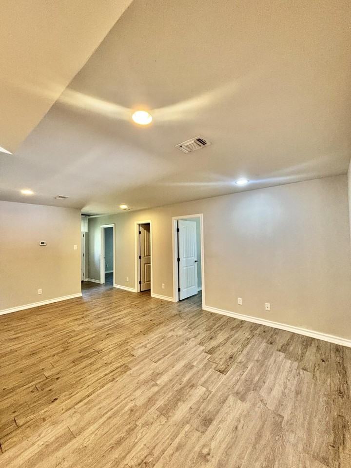 2205 Johnson Ave - Photo 5 of 11
