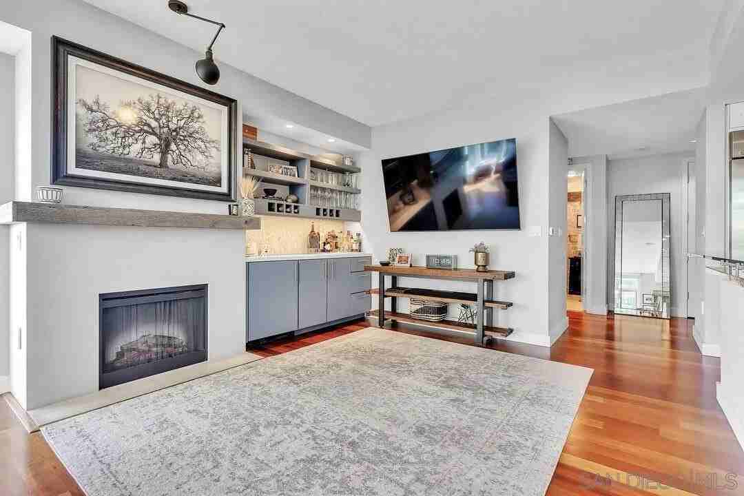 1205 Pacific Hwy #1706 - Photo 4 of 24