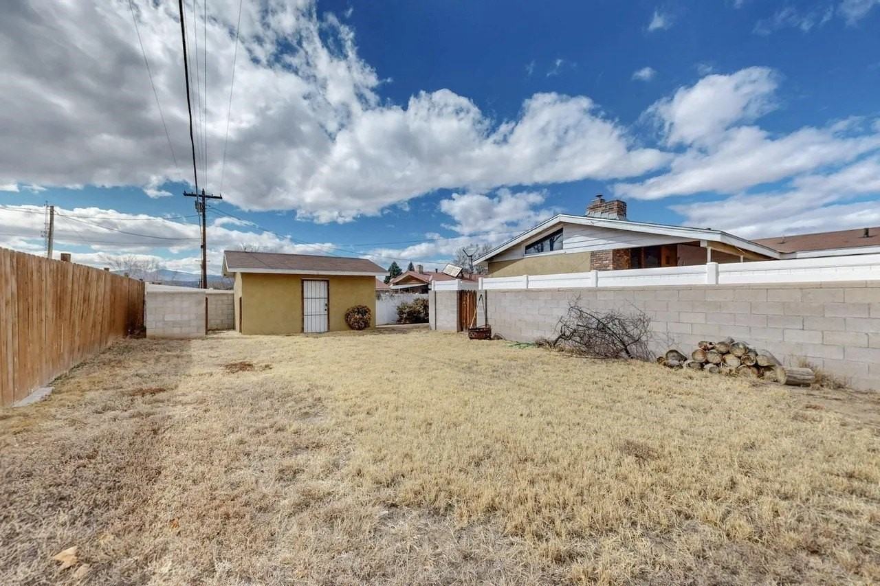 612 Valley Dr - Photo 4 of 13
