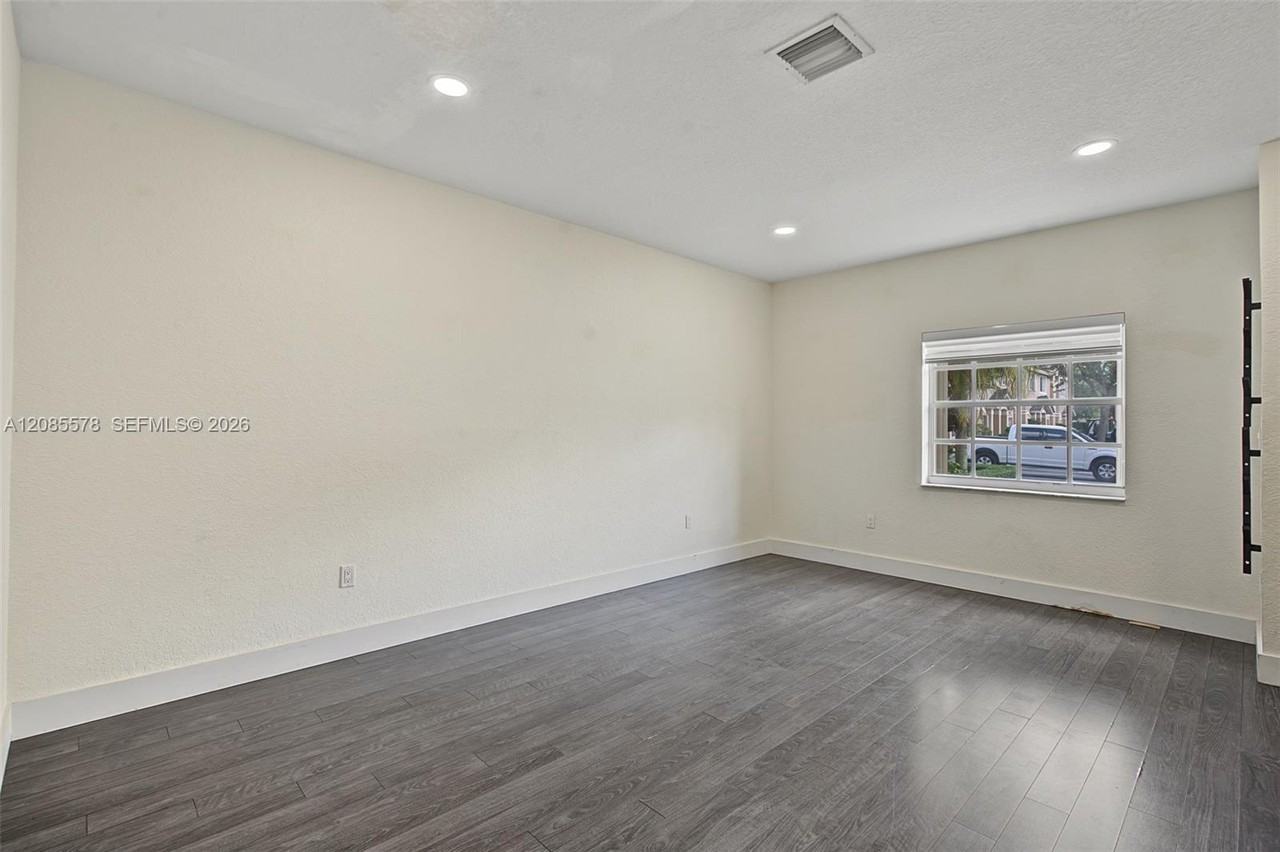 Nw 116th Ave #104 - Photo 6 of 8