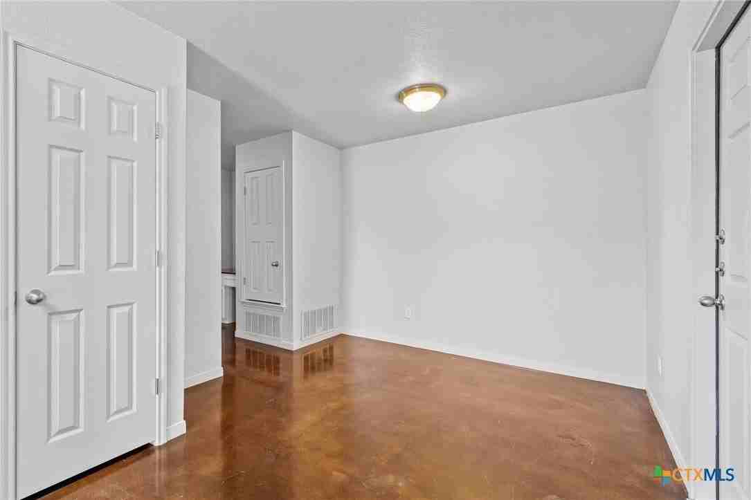 3749 W Amity Rd #B - Photo 5 of 14
