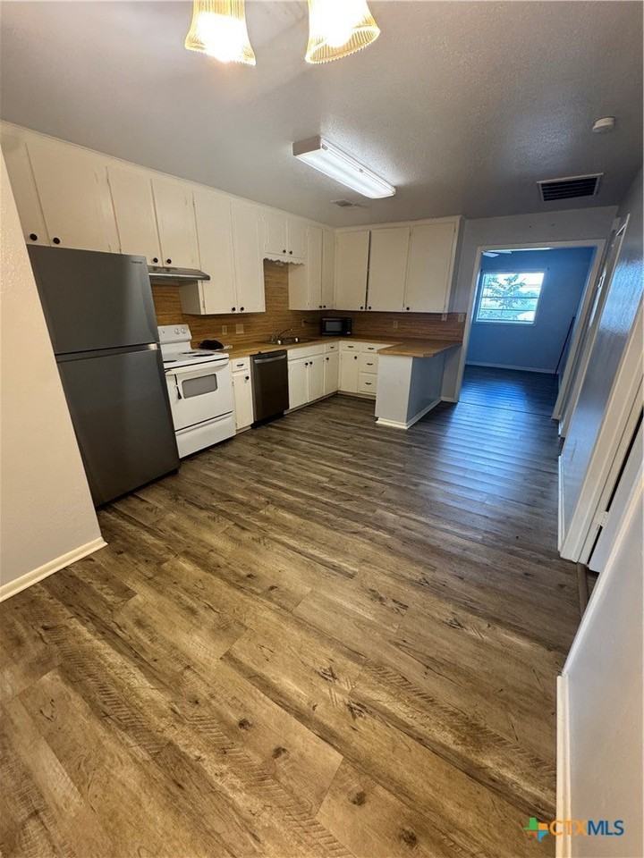 102 Milann St #B - Photo 2 of 11