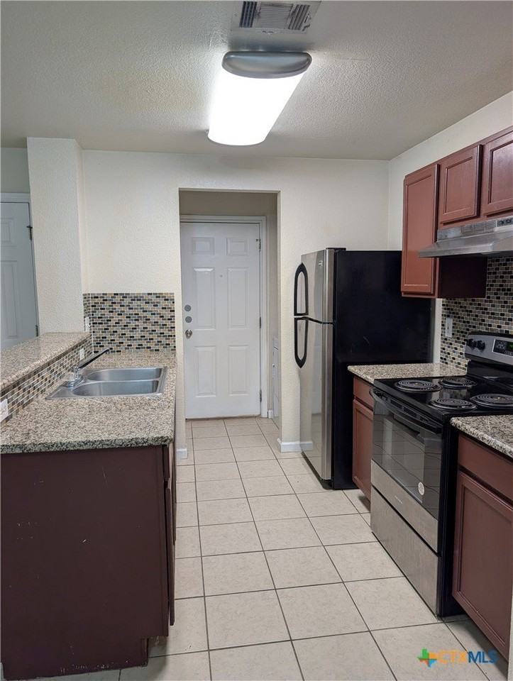 887 Sagewood Trl - Photo 3 of 9