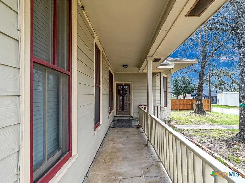 7 W Austin St - Photo 2 of 32