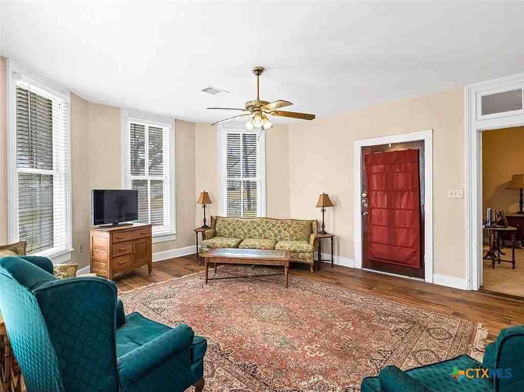 7 W Austin St - Photo 6 of 32