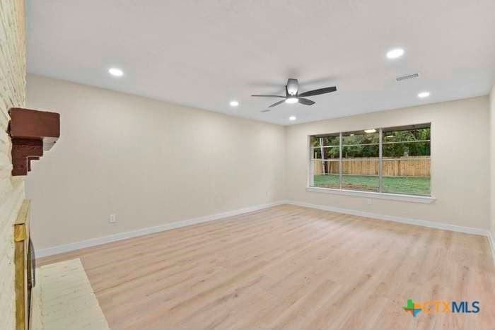 2326 Aprilmont Dr - Photo 4 of 19