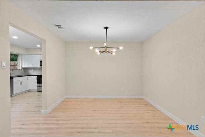 2326 Aprilmont Dr - Photo 6 of 19