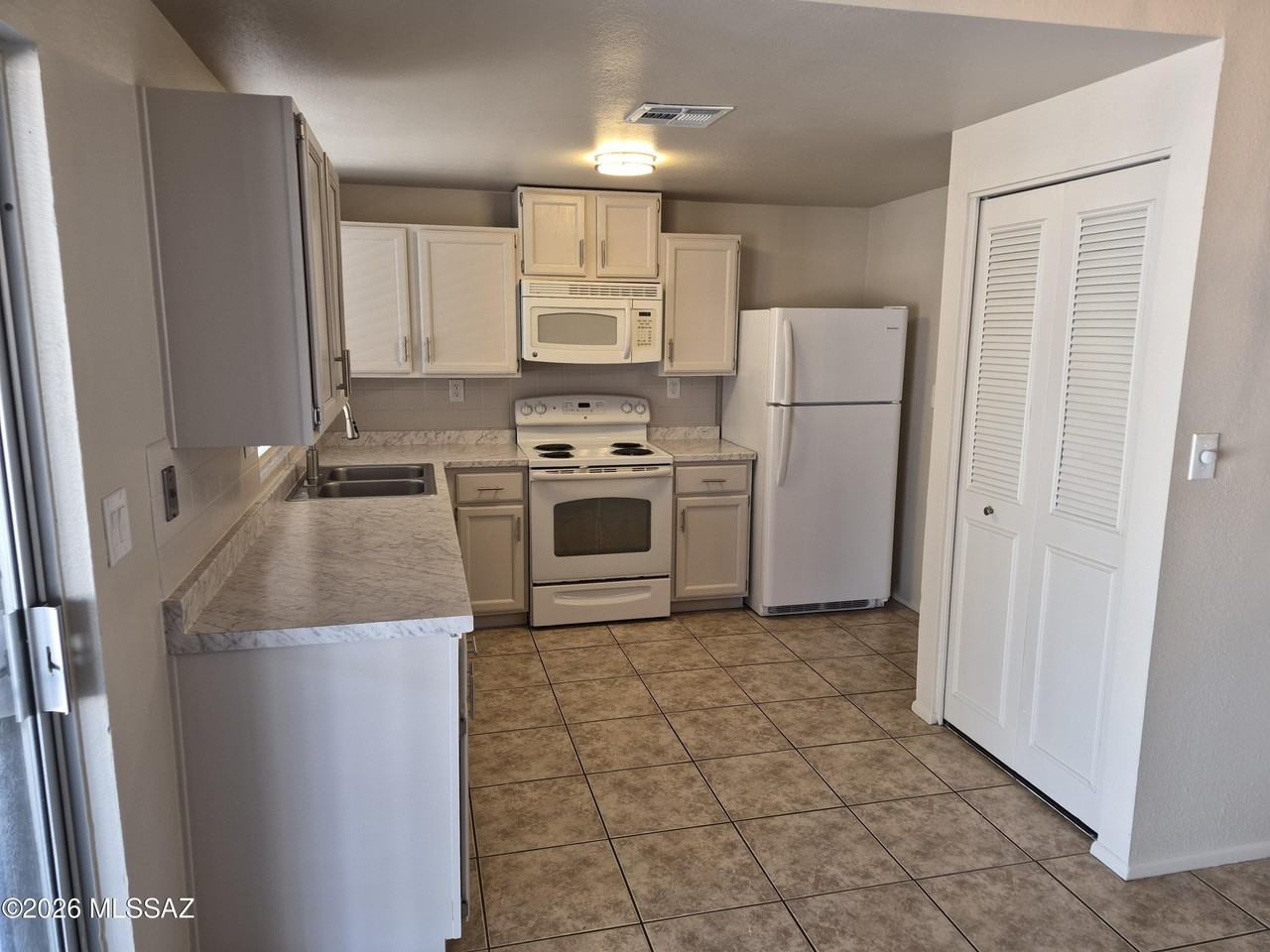 2530 W Vereda De Gente - Photo 4 of 31