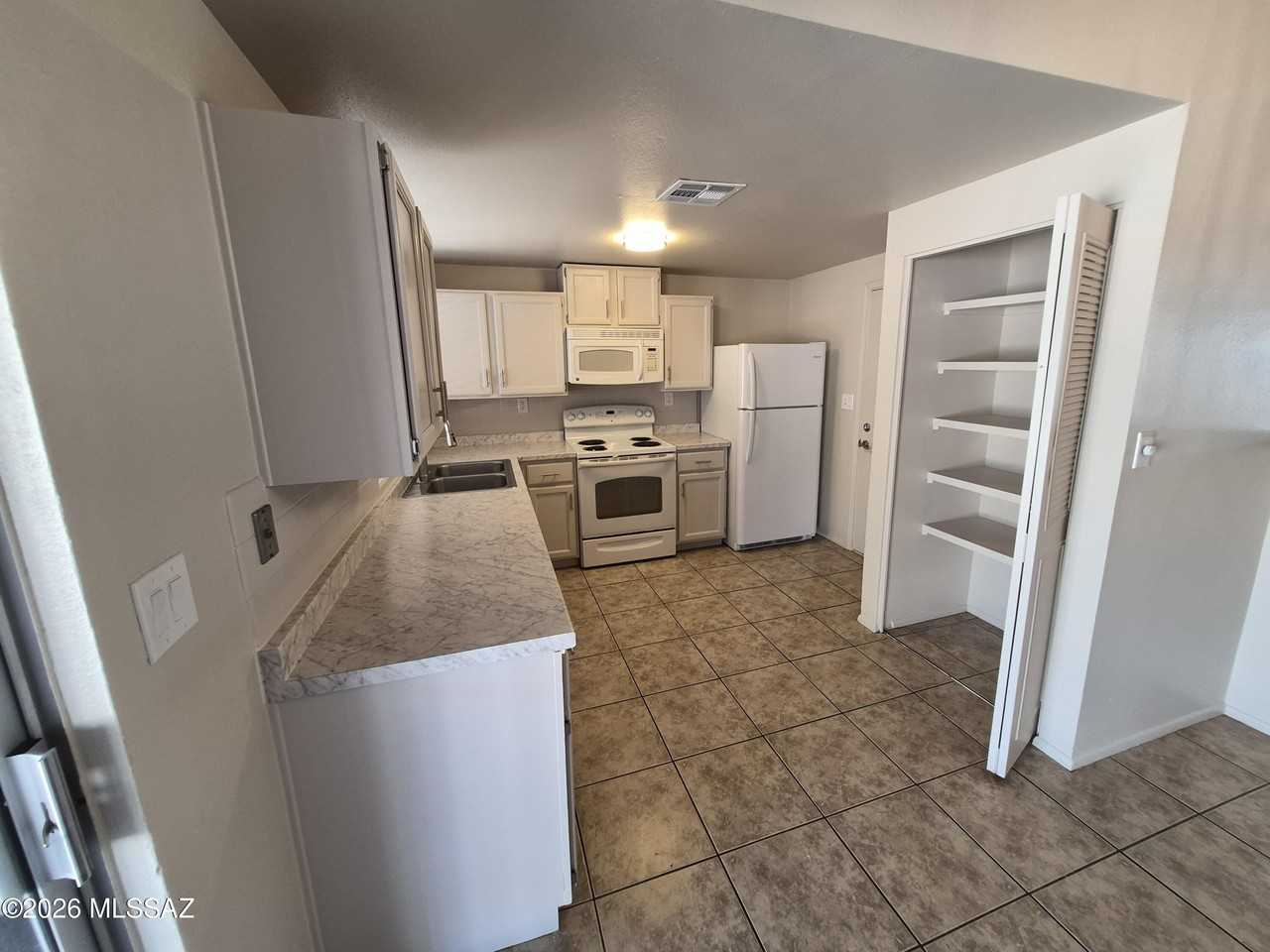 2530 W Vereda De Gente - Photo 7 of 31