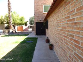 6565 E Calle La Paz #B - Photo 1 of 1