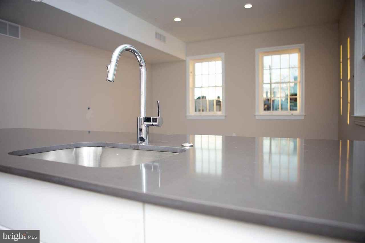 216 W 9th St #302 - Photo 3 of 19