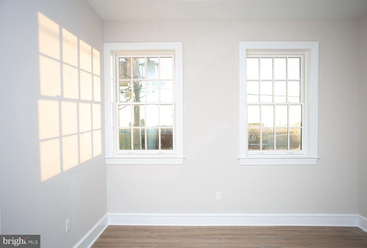216 W 9th St #302 - Photo 7 of 19