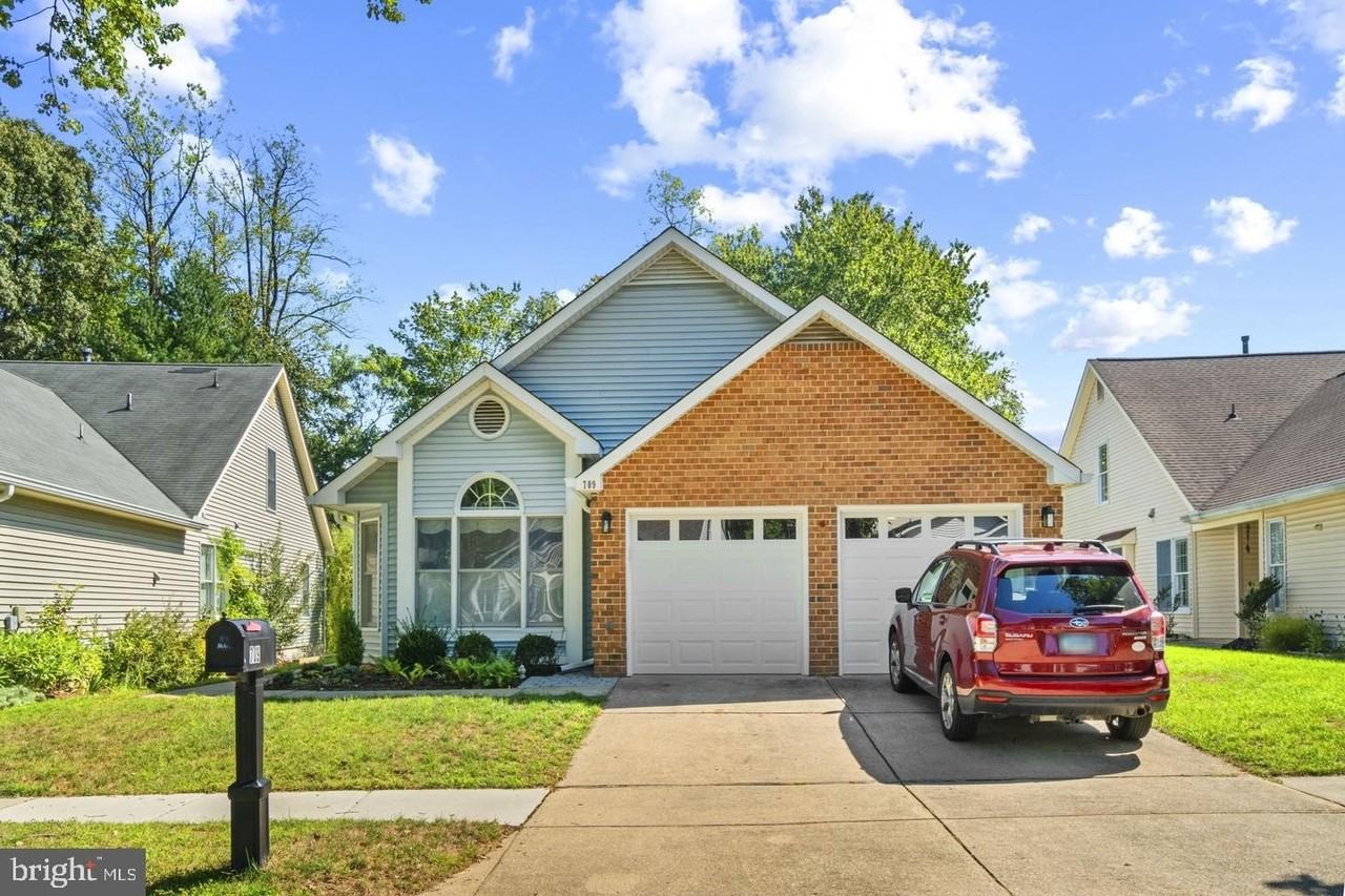 709 Sydney Ter - Photo 2 of 24