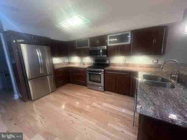 1625 Clarkson St - Photo 4 of 20