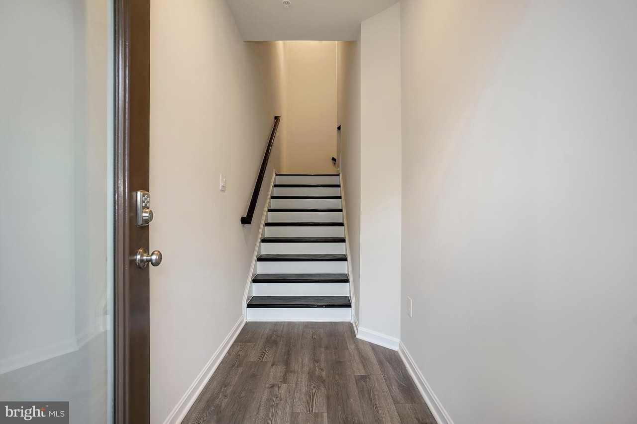 857 Amity St - Photo 3 of 48