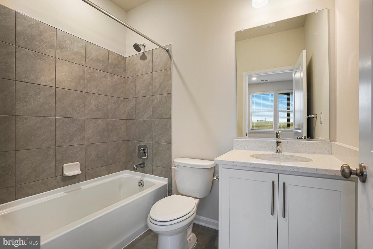 857 Amity St - Photo 6 of 48
