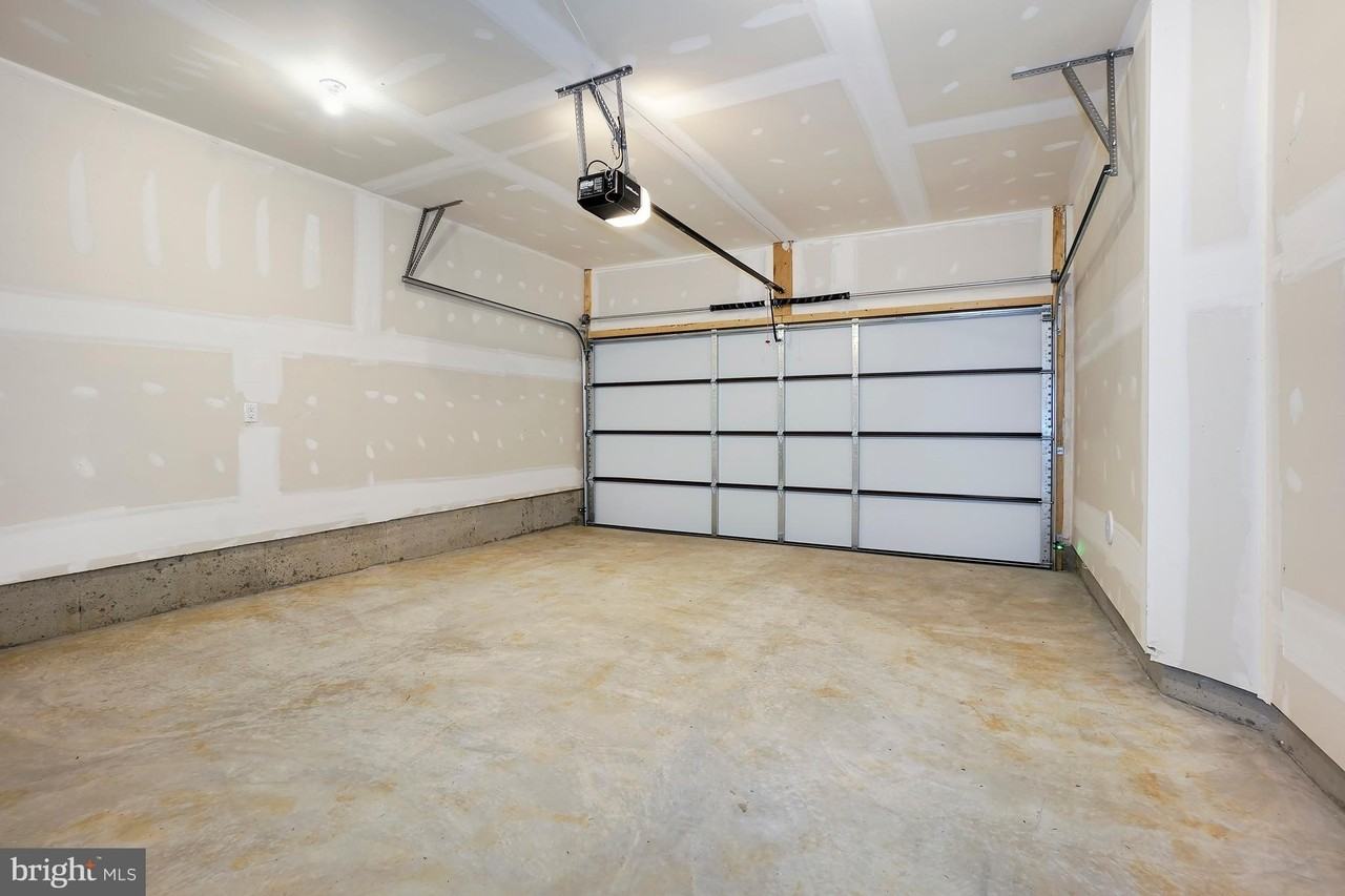857 Amity St - Photo 7 of 48