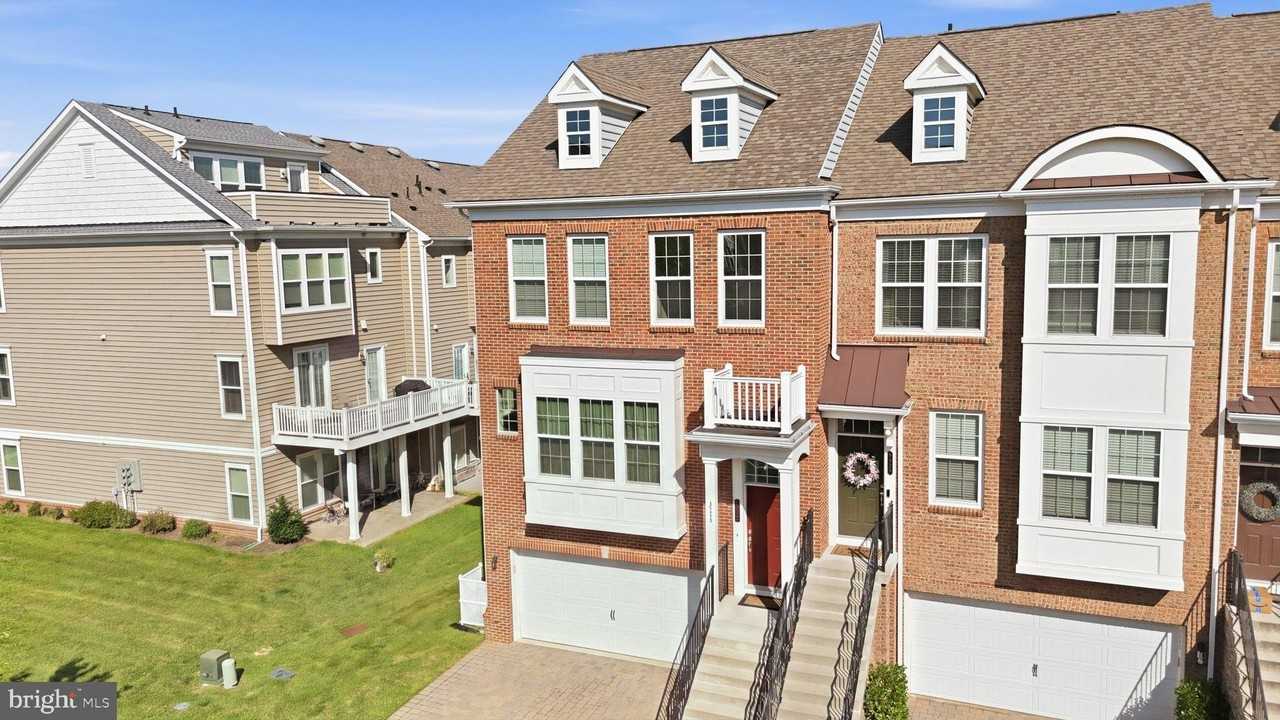 9930 Erica Ln - Photo 3 of 50
