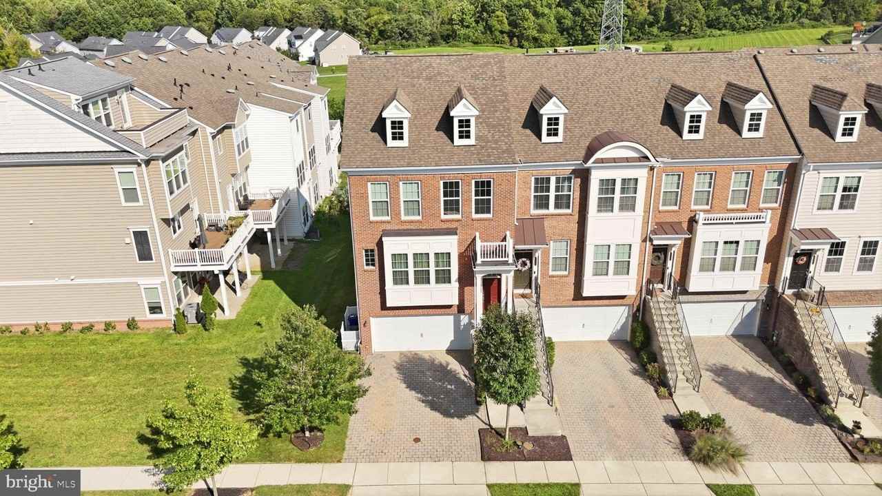 9930 Erica Ln - Photo 4 of 50