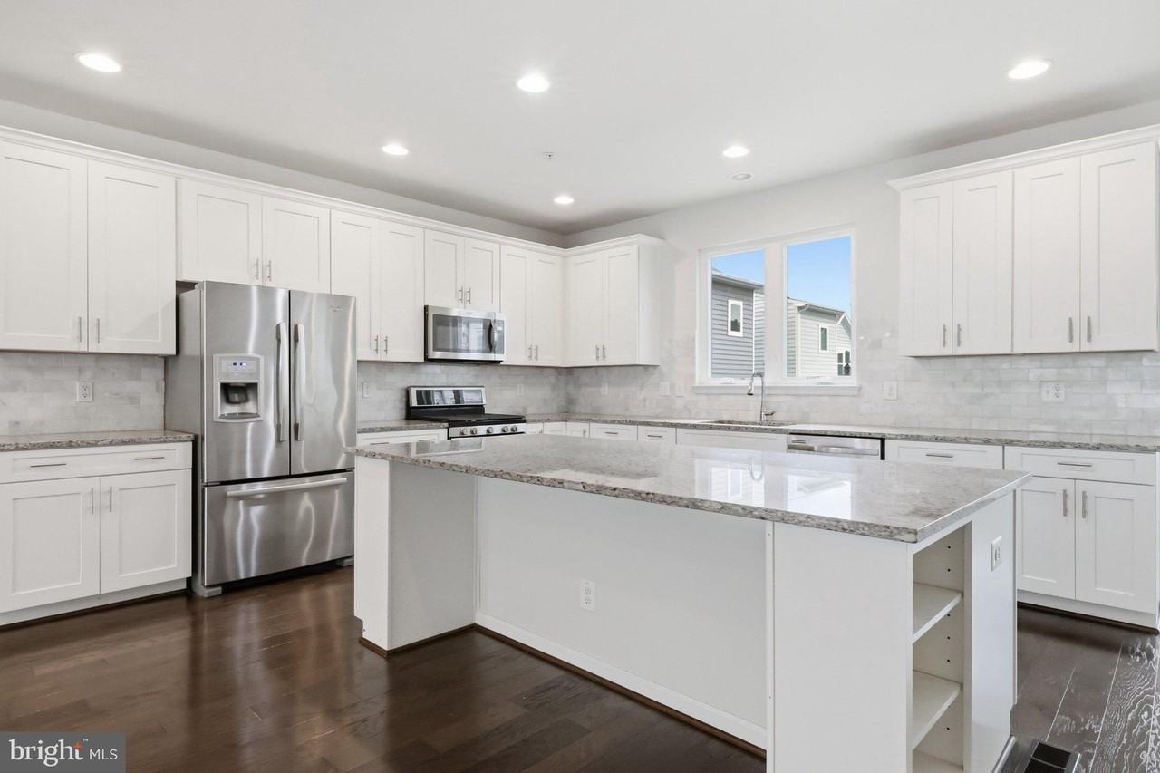 9930 Erica Ln - Photo 6 of 50