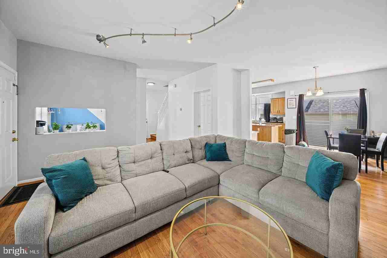 7304 Point Patience Way - Photo 4 of 35