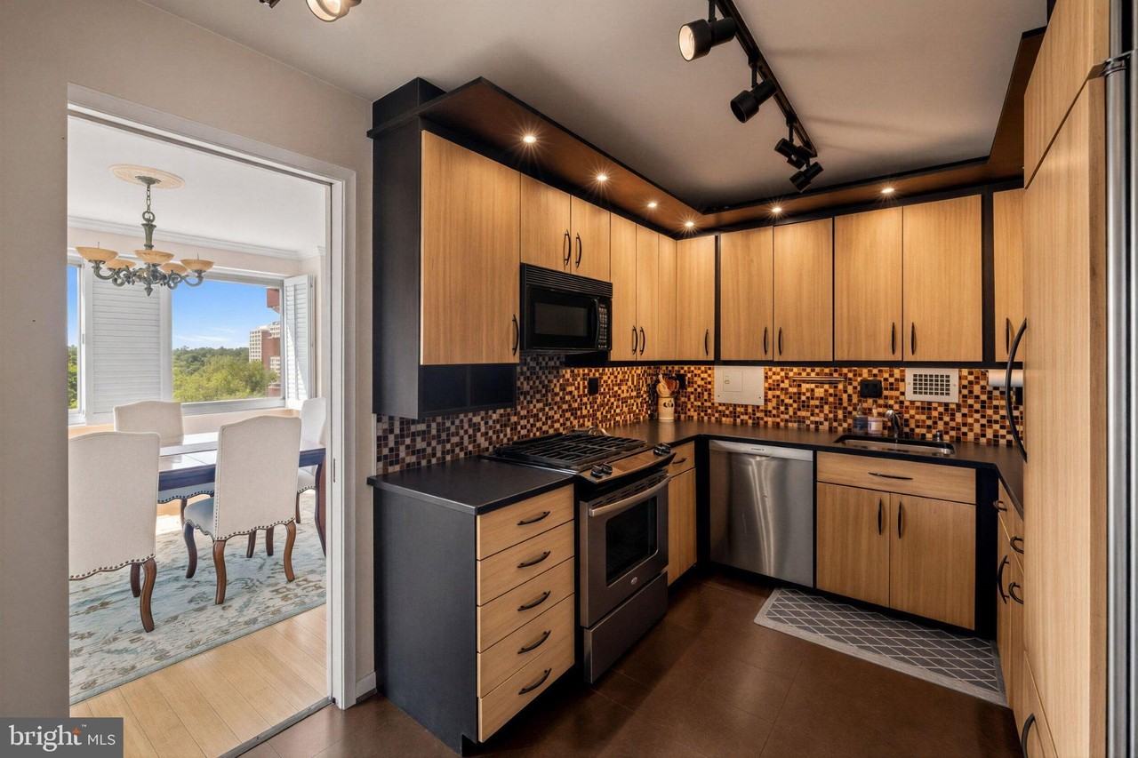 4515 Willard Ave #1009S - Photo 6 of 50